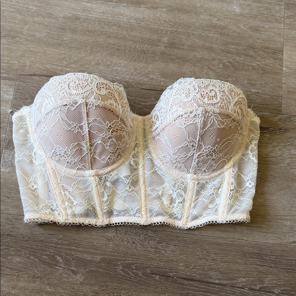 ADIKA Lace Strapless Bustier Bra Top in Cream
